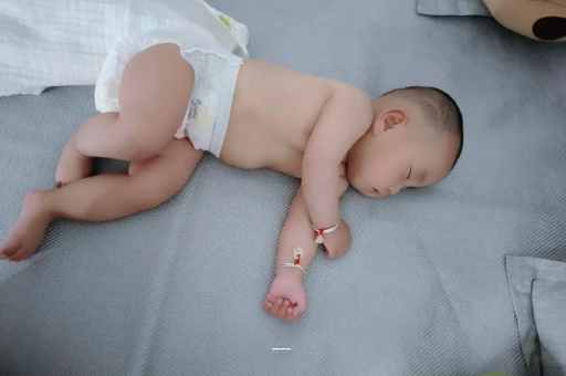 济源4个月宝宝特点